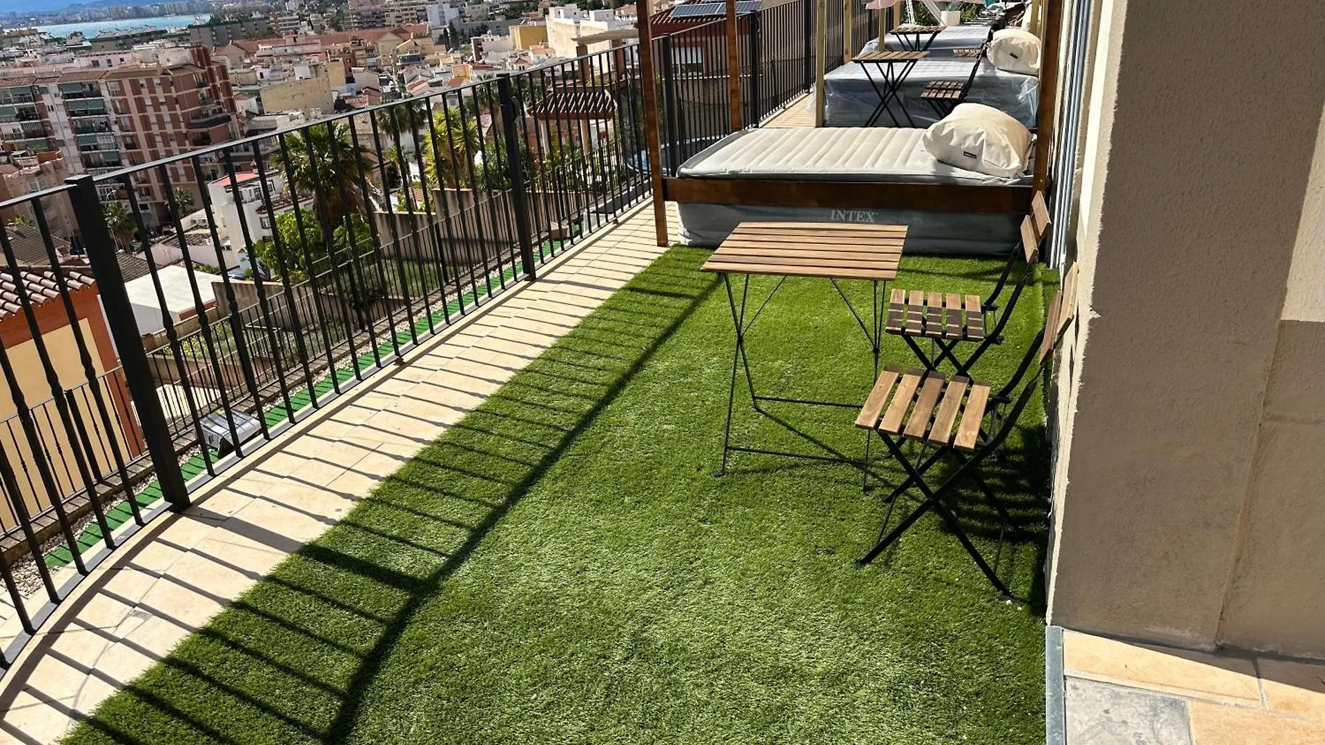 Rooms In Seafront Villa Málaga Homestay szállás