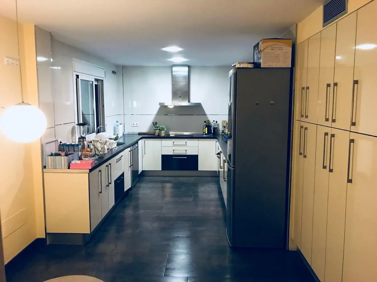 Rooms In Seafront Villa Málaga Homestay szállás