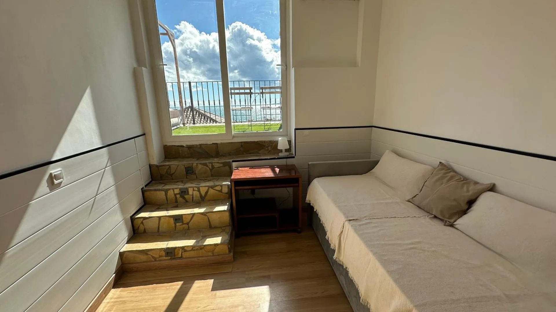 Rooms In Seafront Villa 말라가 홈스테이