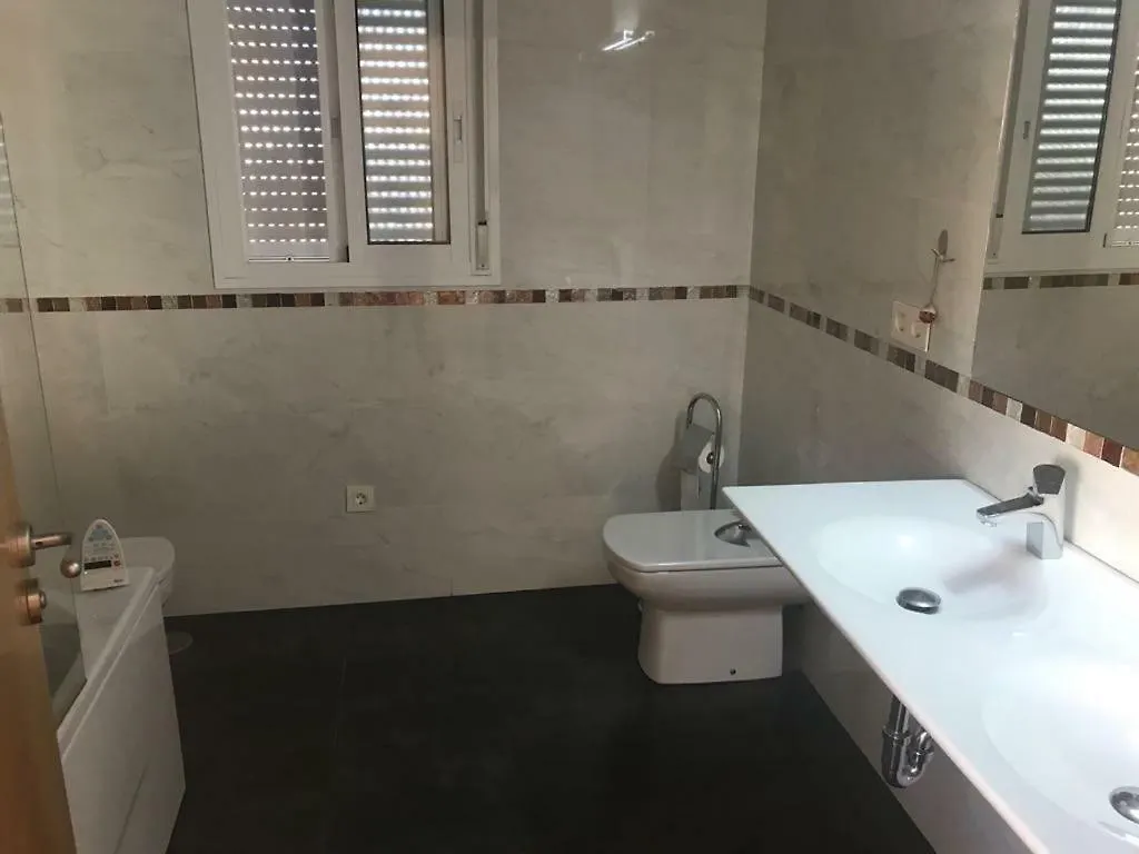 Rooms In Seafront Villa 말라가