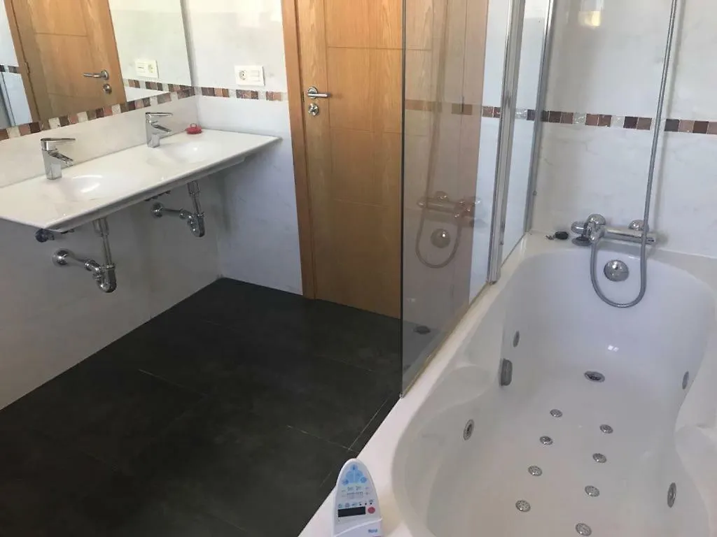 Rooms In Seafront Villa 말라가 홈스테이