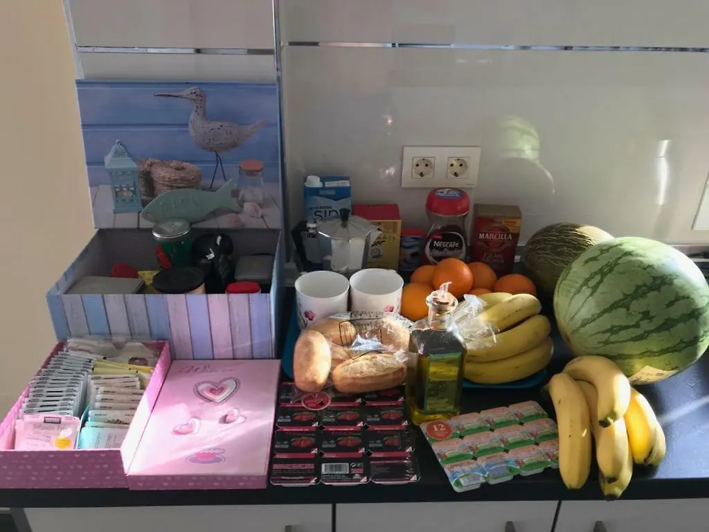 Rooms In Seafront Villa 말라가 0*,  스페인